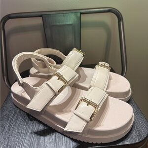 Madden Girl womens Sprittz  Flat Sandal Sz 8.5